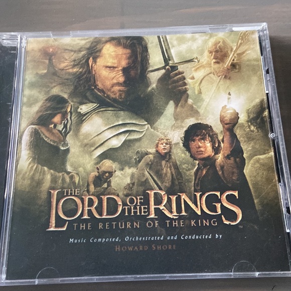 2 Lord or the Rings soundtrack CDs - Picture 2 of 9